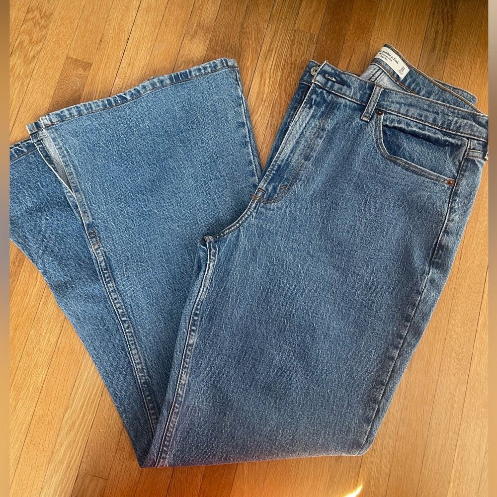 Abercrombie & Fitch Vintage Flare Jean